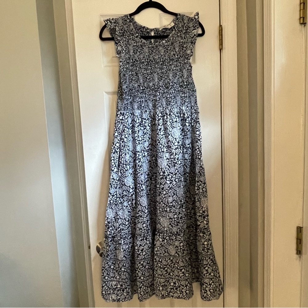 Vineyard Vines smocked blue and white dress
